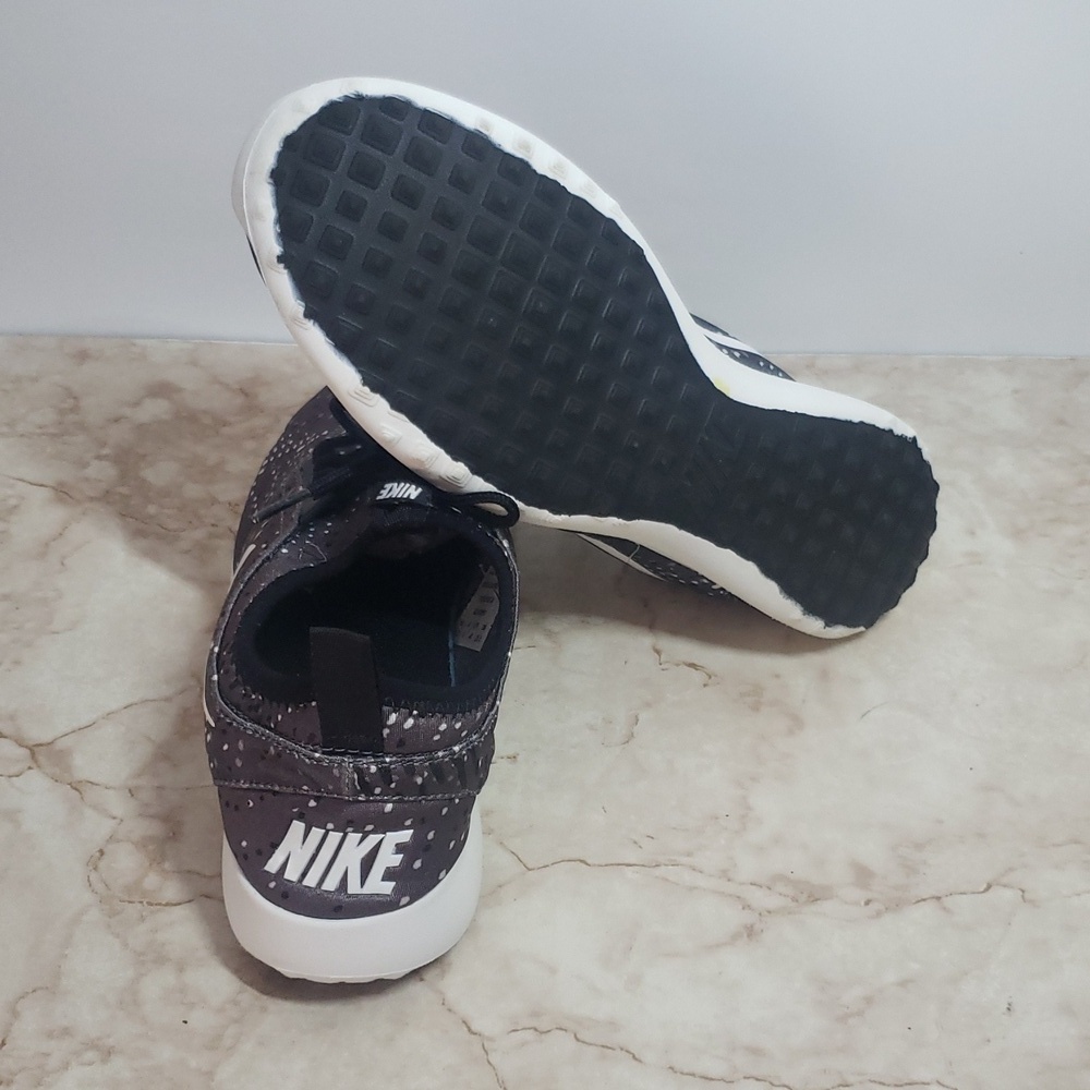 Nike Charcoal and White Athletic Womens Shoes Size 8.5 - Picture 7 of 7